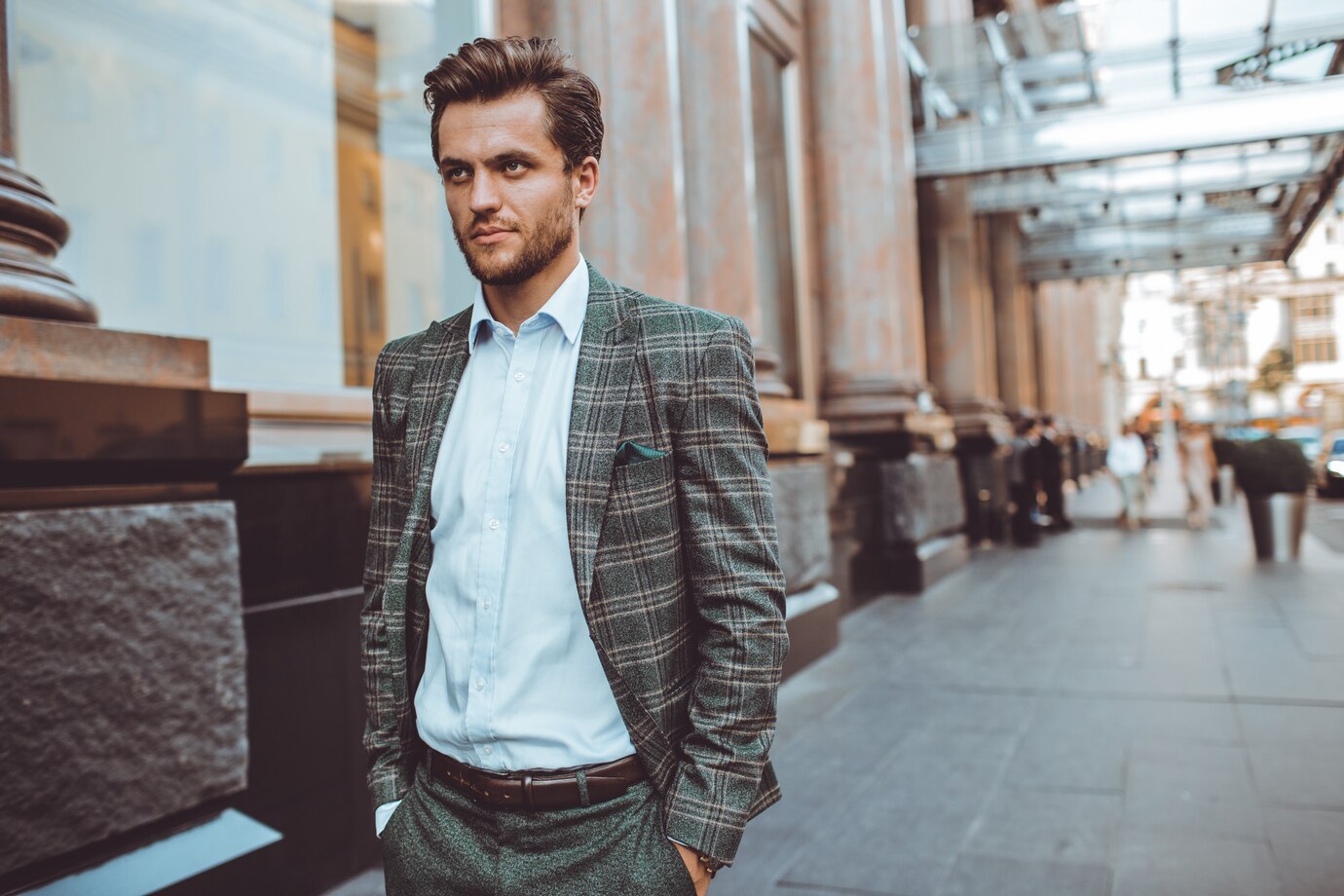 man-suit-walks_1321-1139